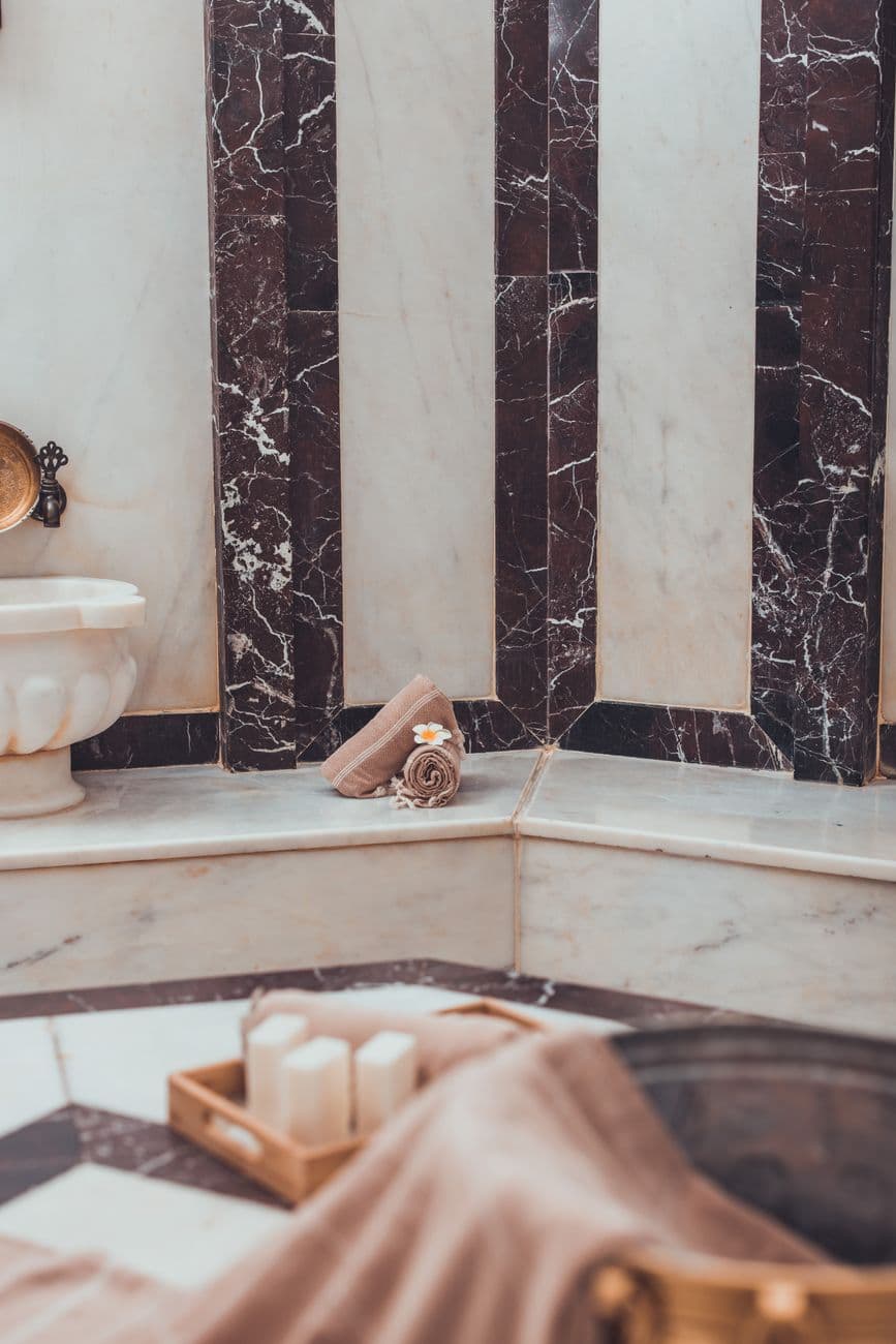 Sauna vs. Hammam: What's the Difference?